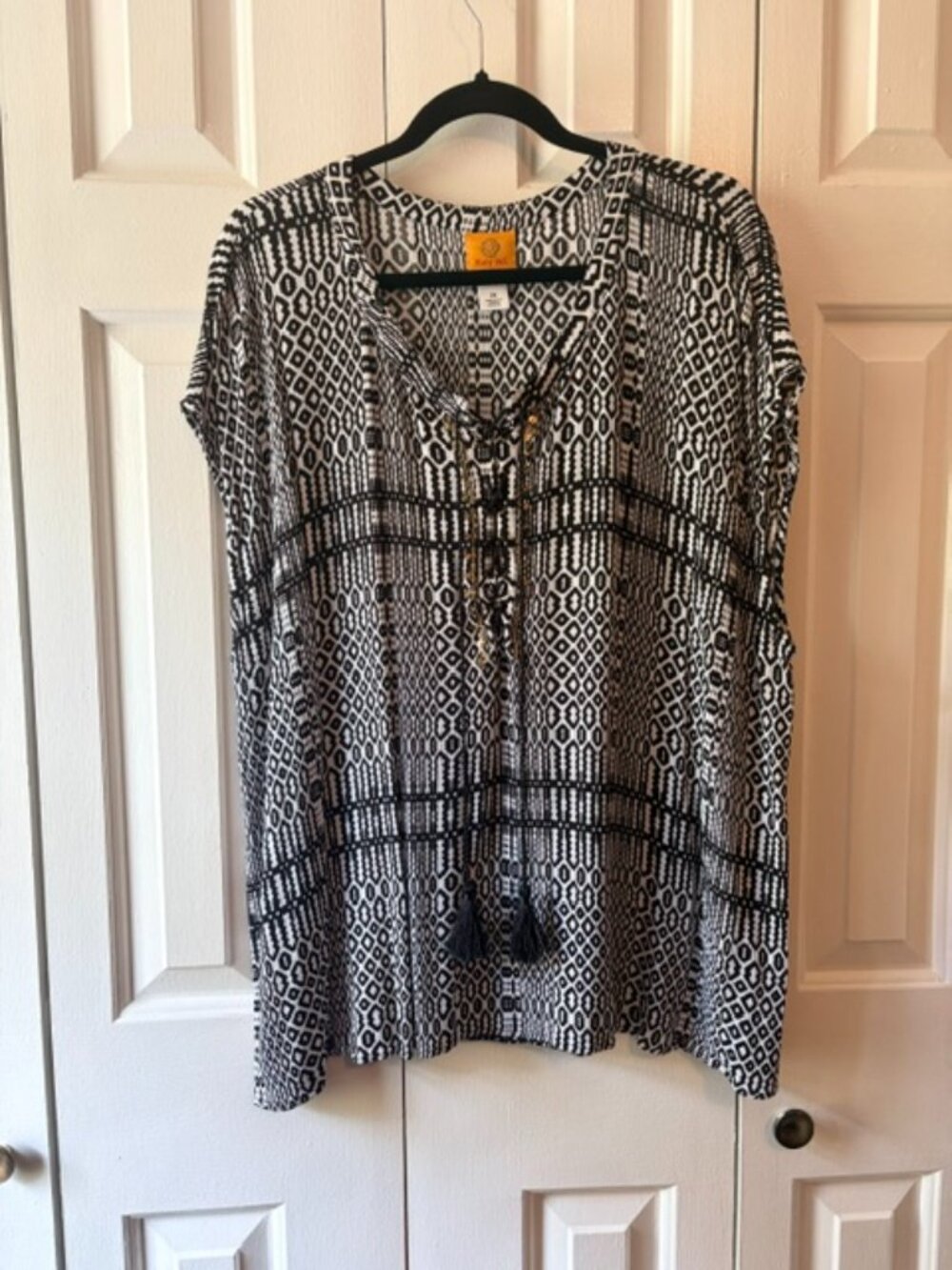 Ruby Rd Woman 2X Black White Geometric Embellished Boho Tunic